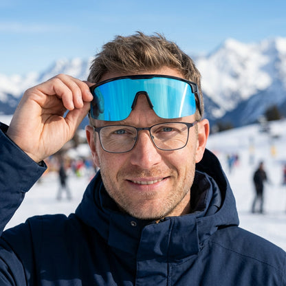 SunFit Sport løftet opp over vanlige briller